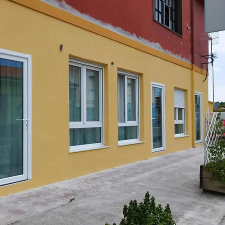 Y Estudios El Centro * Vargas