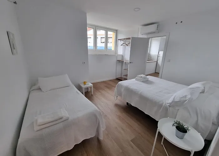 Y Estudios El Centro * Vargas