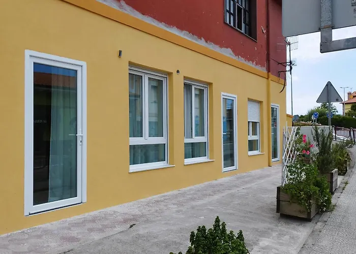 Y Estudios El Centro * Vargas